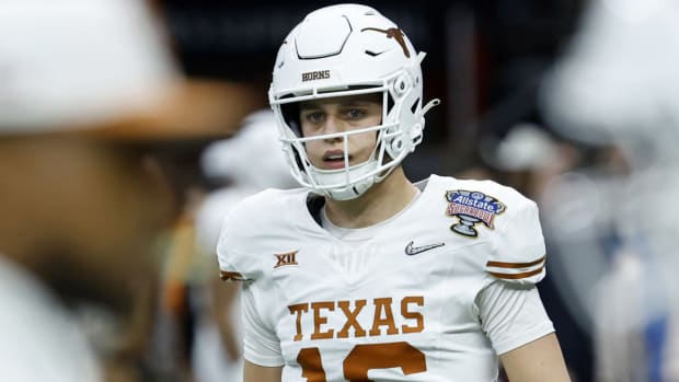 Arch Manning warms up before Texas’ matchup against Washington.